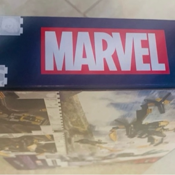 LEGO® Marvel Spider-Man’s Drone Duel (76195) - Picture 9 of 12